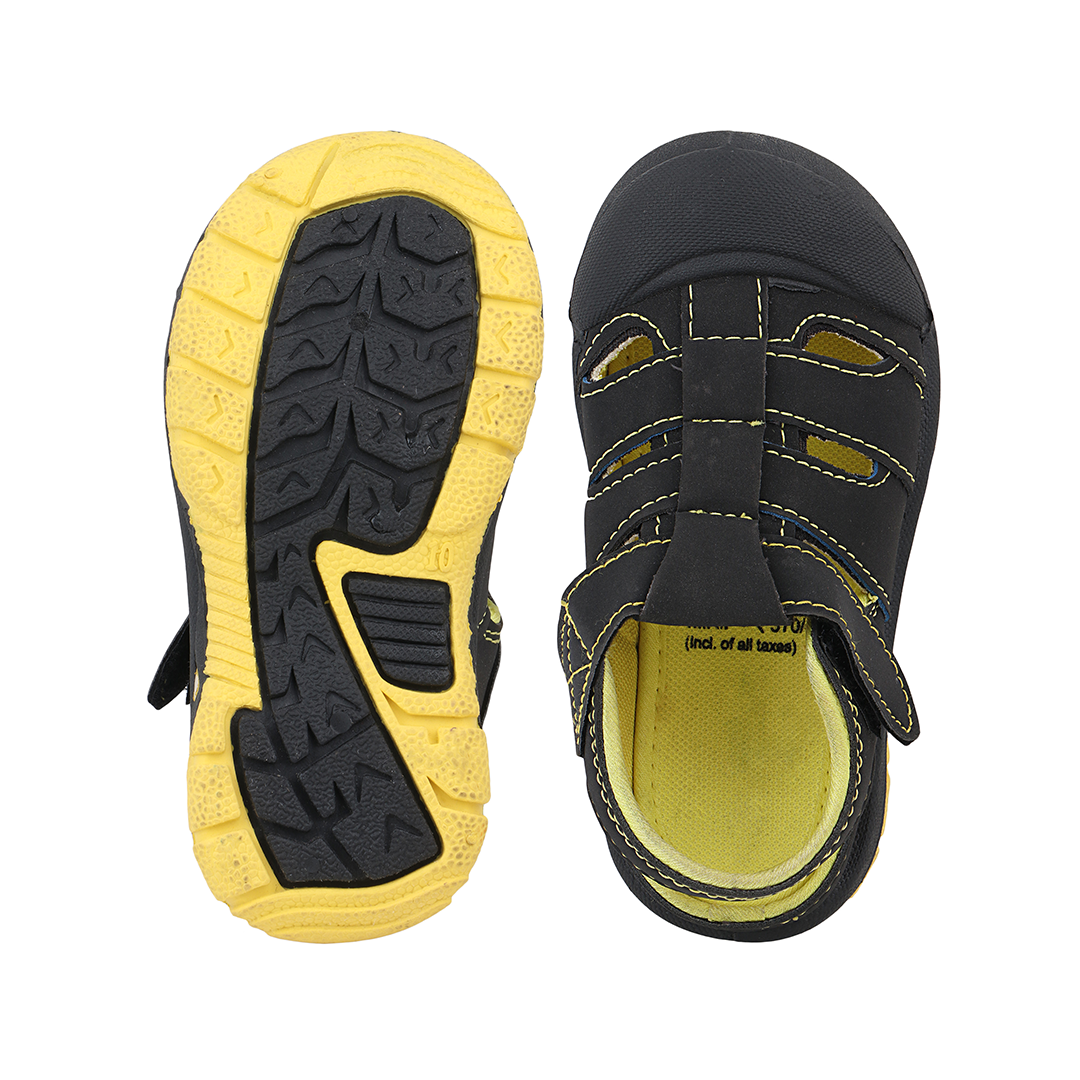 FUEL Qeudos Comfortable Sandals for Kids (Black)