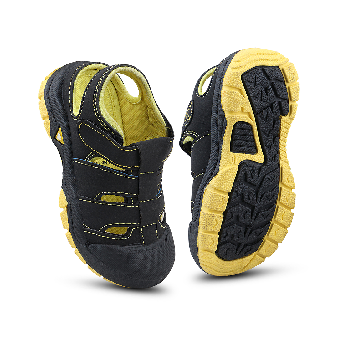 FUEL Qeudos Comfortable Sandals for Kids (Black)